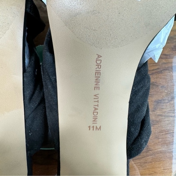 NEW Adrienne Vittadini Genie Crossover Sandal in black microsuede - Picture 15 of 15